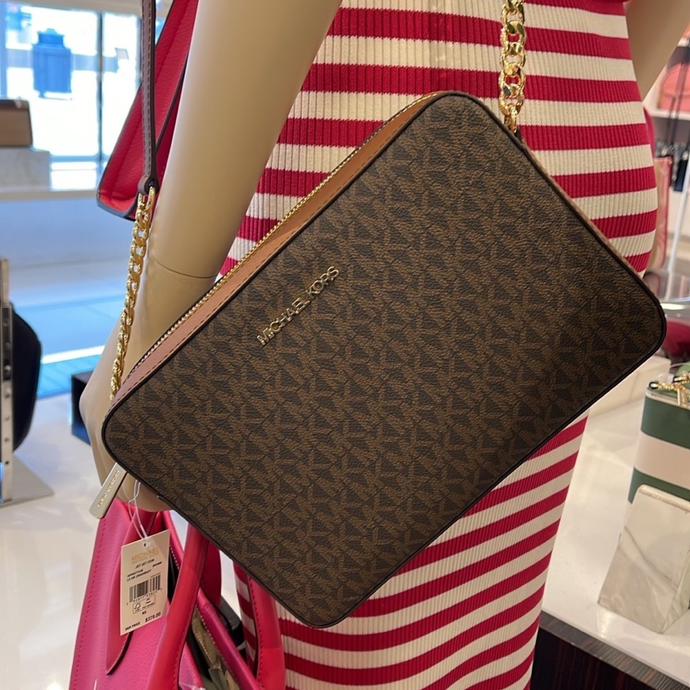 MICHAEL KORS
Jet Set Large East West Zip Printed Logo Crossbody Bag
Brown 
NWT